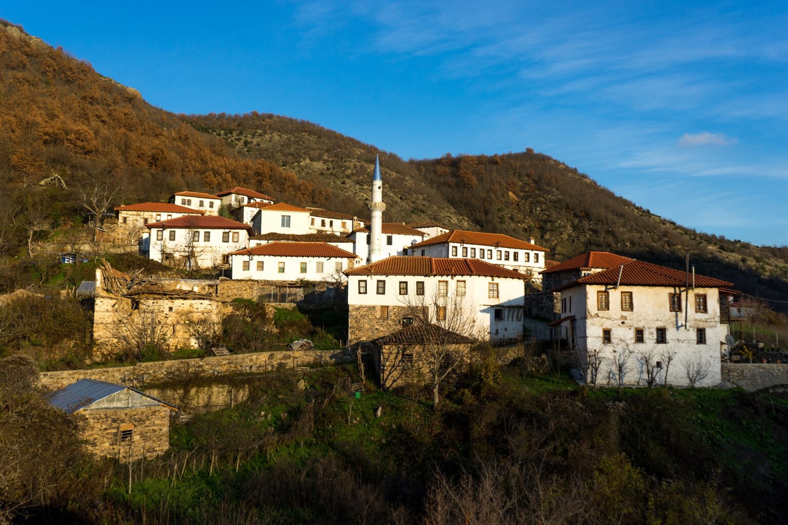 Η Κοττάνη απέχει 56 χιλιόμετρα από την Ξάνθη, θα φτάσετε μετά από 1,5 ώρα διαδρομής ║ Photo : Shutterstock